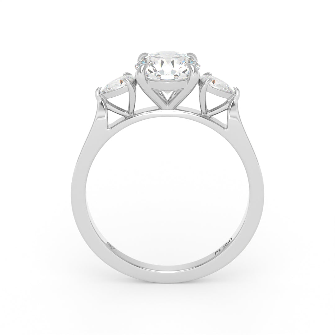 Bague de fiançailles Sofia en diamant rond taille brillant avec diamants latéraux taille poire