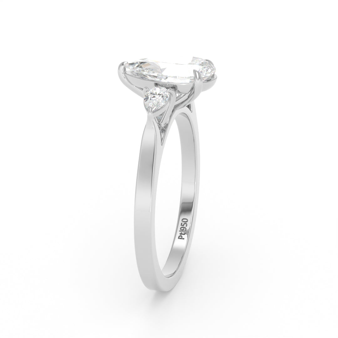 Bague de fiançailles Sofia en diamant taille poire avec diamants latéraux taille poire