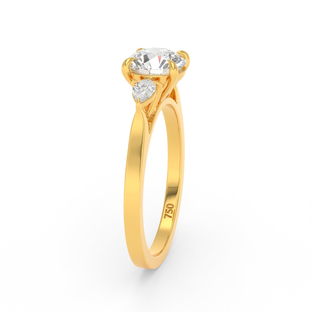 Bague de fiançailles Sofia en diamant rond taille brillant avec diamants latéraux taille poire