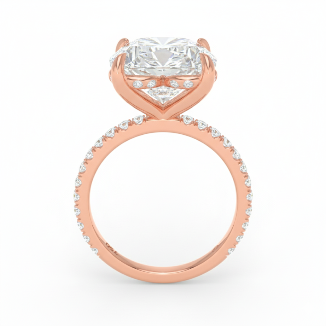 Bague de fiançailles Chloé en diamant taille cœur avec halo de diamants cachés et anneau serti de diamants