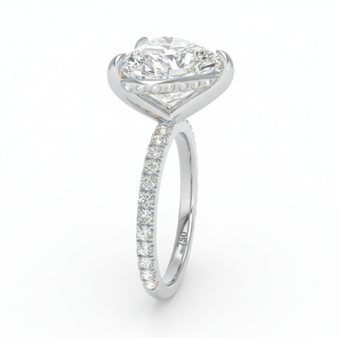 Bague de fiançailles Chloé en diamant taille cœur avec halo de diamants cachés et anneau serti de diamants