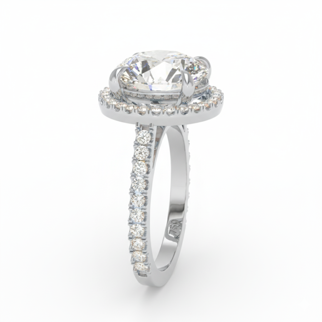 Bague de fiançailles Bella avec diamant taille ronde, halo et anneau sertis de diamants.