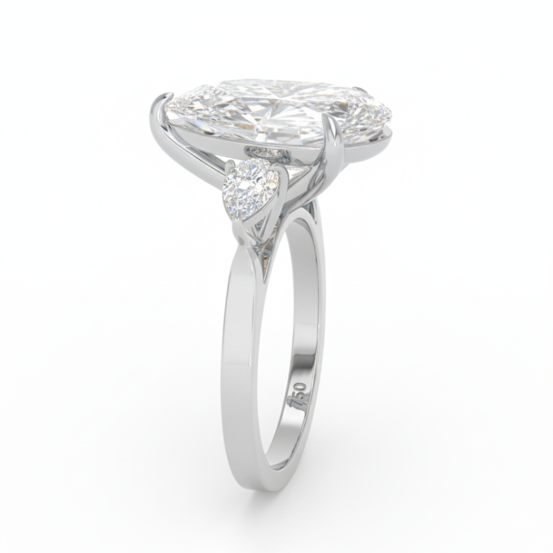 Bague de fiançailles Sofia en diamant taille poire avec diamants latéraux taille poire