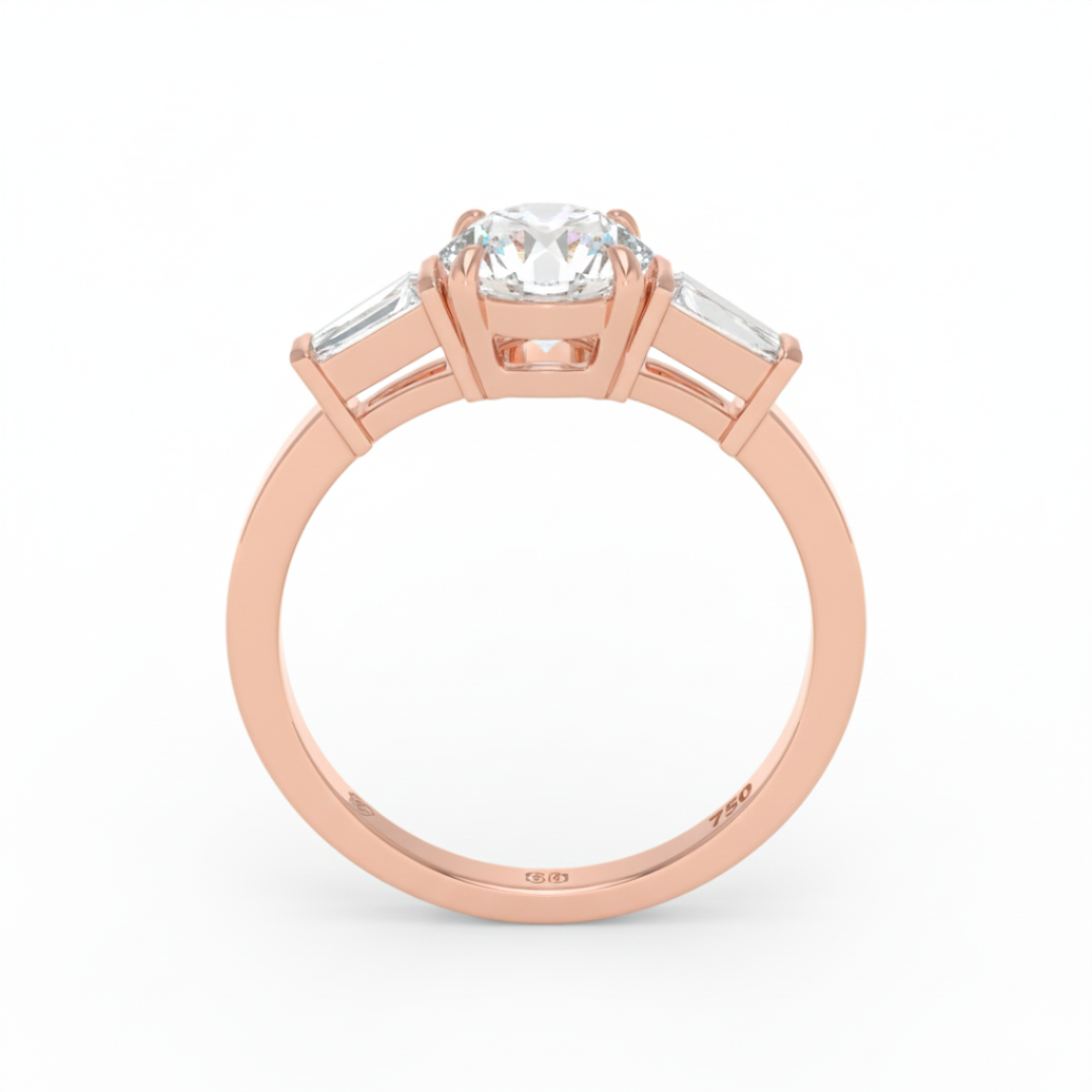 Bague de fiançailles Mary avec diamant rond taille brillant et diamants latéraux taille baguette effilés