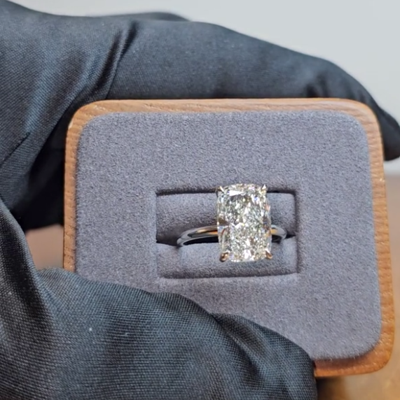 Léa Cushion Cut Diamond With Hidden Halo Engagement Ring