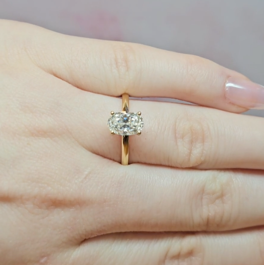 Noémie Solitaire Oval Cut With Diamond Engagement Ring