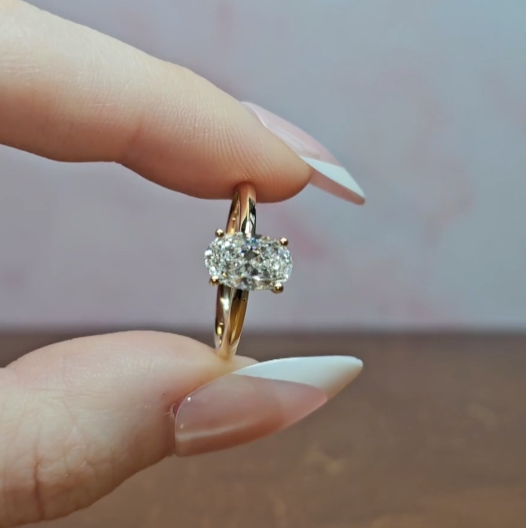 Noémie Solitaire Oval Cut With Diamond Engagement Ring