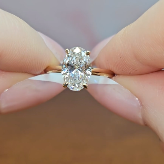 Noémie Solitaire Oval Cut With Diamond Engagement Ring