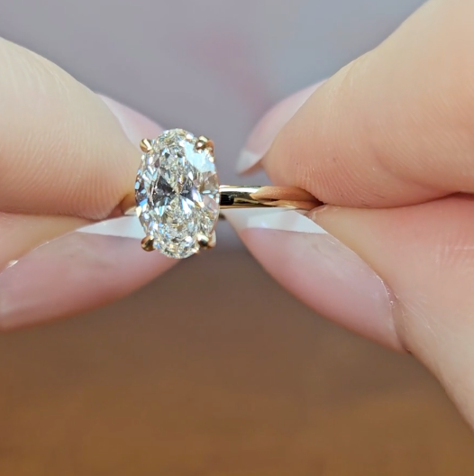 Noémie Solitaire Oval Cut With Diamond Engagement Ring