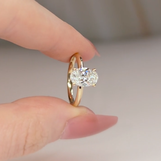 Noémie Solitaire Oval Cut With Diamond Engagement Ring