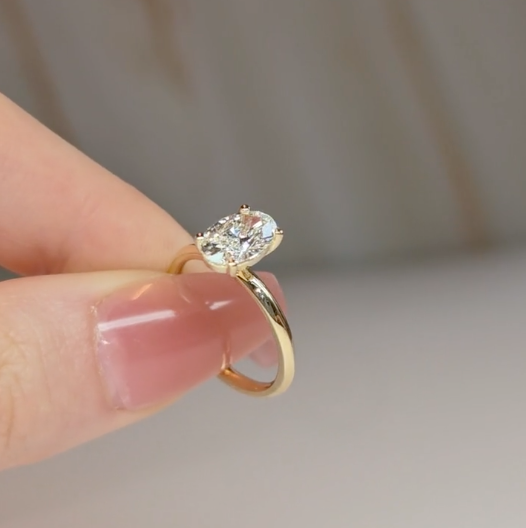 Noémie Solitaire Oval Cut With Diamond Engagement Ring