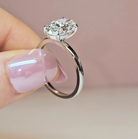 Noémie Solitaire Oval Cut With Diamond Engagement Ring