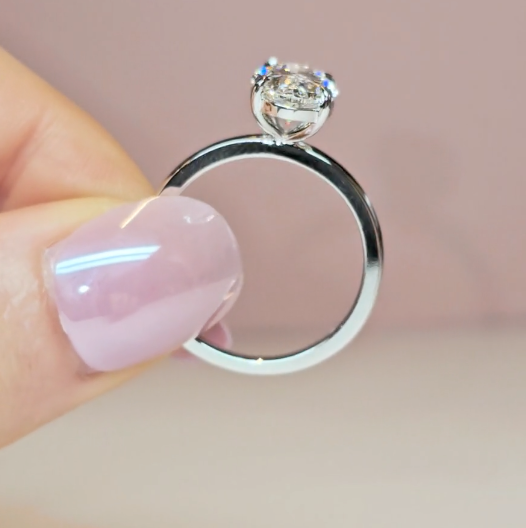 Noémie Solitaire Oval Cut With Diamond Engagement Ring