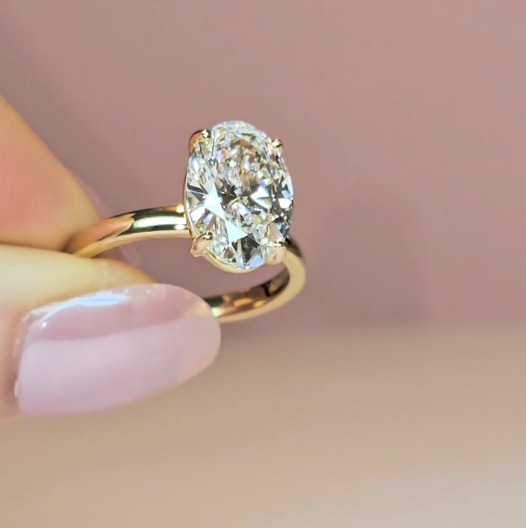 Noémie Solitaire Oval Cut With Diamond Engagement Ring