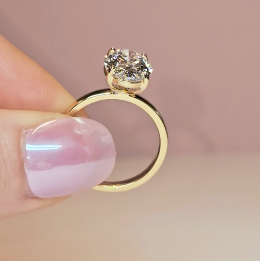 Noémie Solitaire Oval Cut With Diamond Engagement Ring