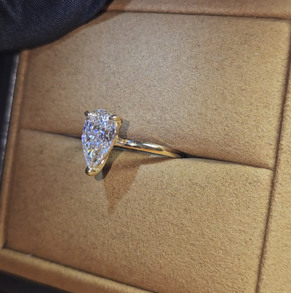 Bague de fiançailles Noémie Solitaire en diamant taille poire