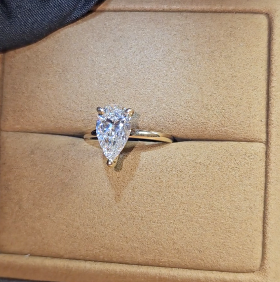 Bague de fiançailles Noémie Solitaire en diamant taille poire