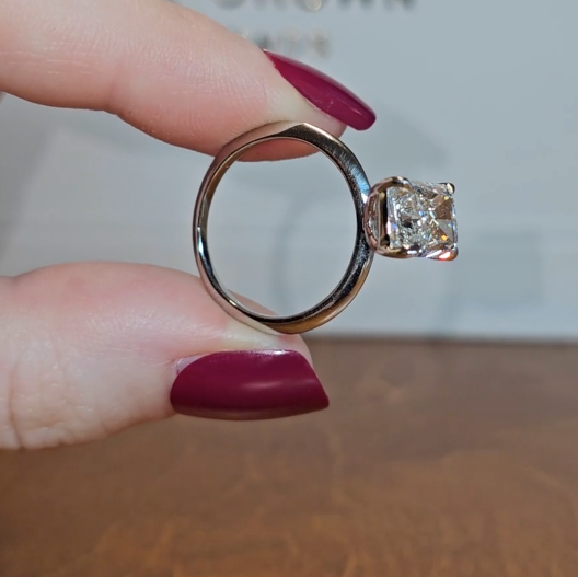 Noémie Solitaire Radiant Cut With Diamond Engagement Ring