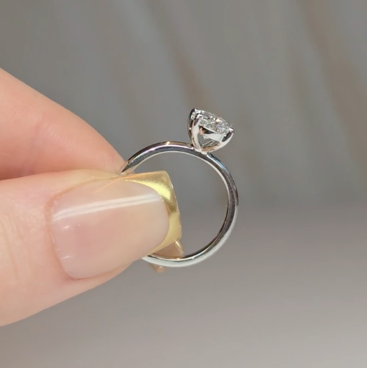 Noémie Solitaire Oval Cut With Diamond Engagement Ring