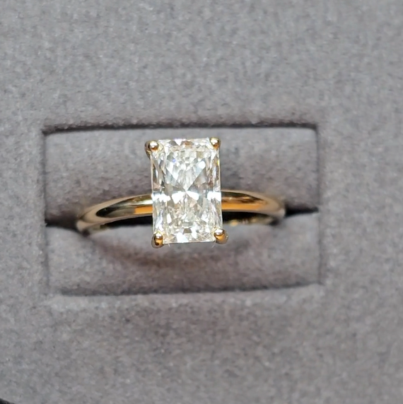 Noémie Solitaire Radiant Cut With Diamond Engagement Ring