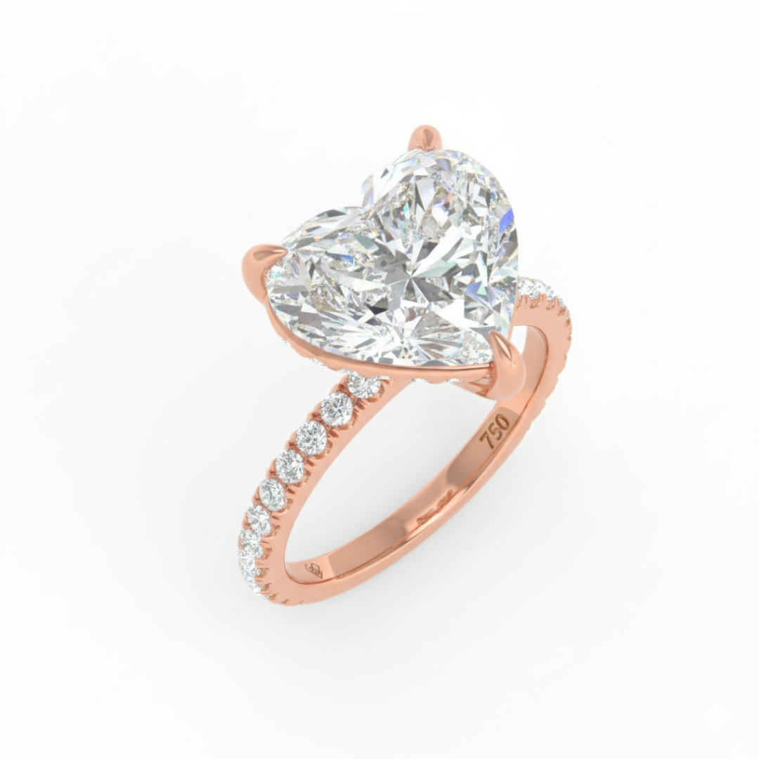 Bague de fiançailles Chloé en diamant taille cœur avec halo de diamants cachés et anneau serti de diamants