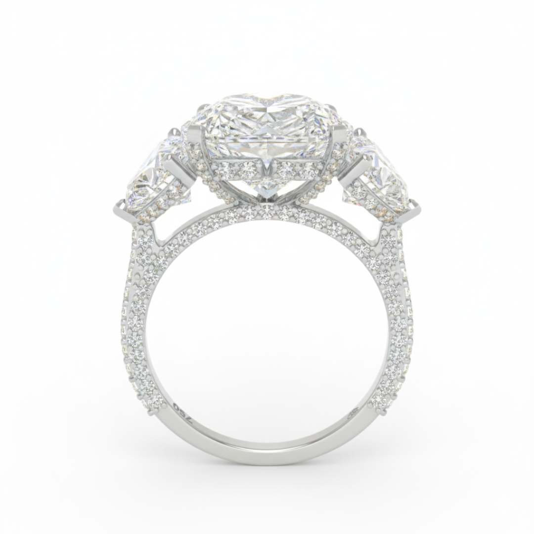 維多利亞心形切割鑽石訂婚戒指，搭配心形切割側鑽和3D鑽石戒圈