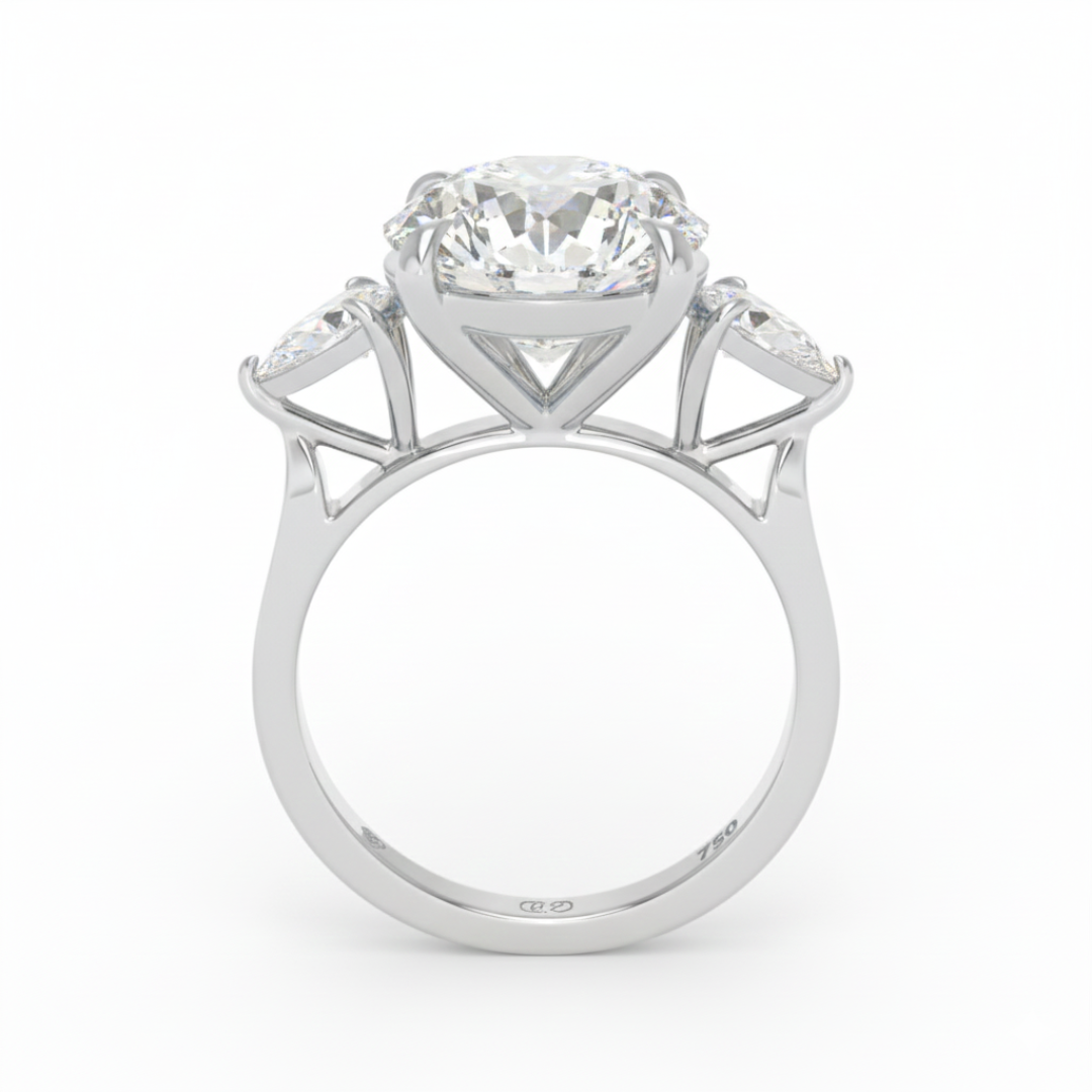 Bague de fiançailles Sofia en diamant rond taille brillant avec diamants latéraux taille poire