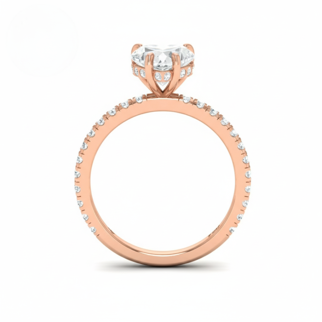 Bague de fiançailles Chloé en diamant taille cœur avec halo de diamants cachés et anneau serti de diamants