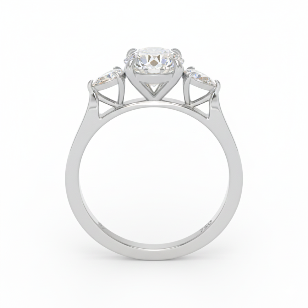 Bague de fiançailles Sofia en diamant rond taille brillant avec diamants latéraux taille poire