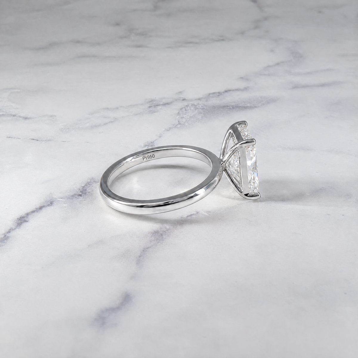 Bague de fiançailles Noémie Solitaire taille radiant avec diamant