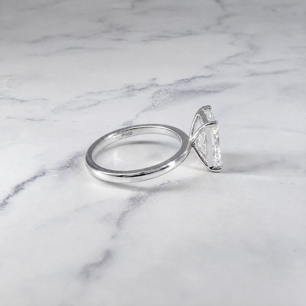 Bague de fiançailles Noémie Solitaire taille radiant avec diamant