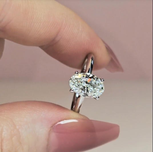 Noémie Solitaire Oval Cut With Diamond Engagement Ring