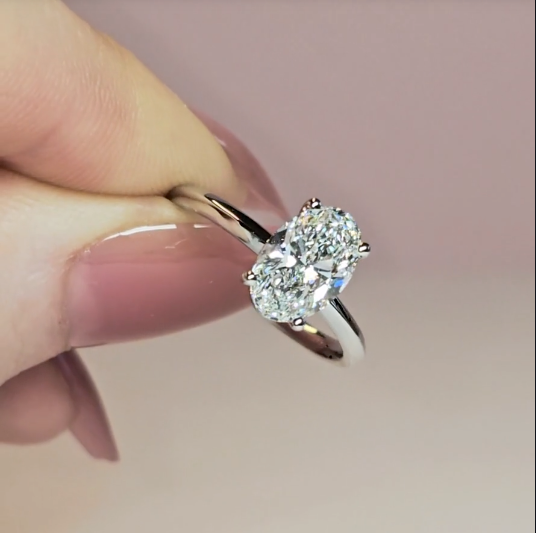Noémie Solitaire Oval Cut With Diamond Engagement Ring