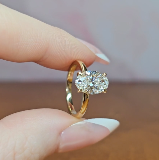 Noémie Solitaire Oval Cut With Diamond Engagement Ring