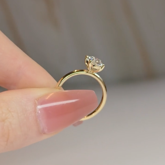 Noémie Solitaire Oval Cut With Diamond Engagement Ring