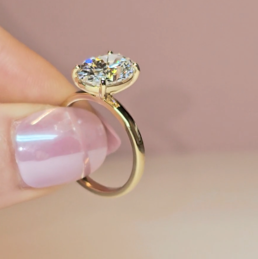 Noémie Solitaire Oval Cut With Diamond Engagement Ring