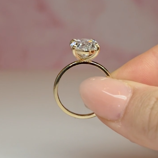 Noémie Solitaire Oval Cut With Diamond Engagement Ring