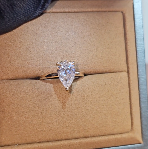 Noémie Solitaire Pear Cut With Diamond Engagement Ring