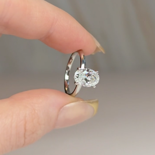 Noémie Solitaire Oval Cut With Diamond Engagement Ring