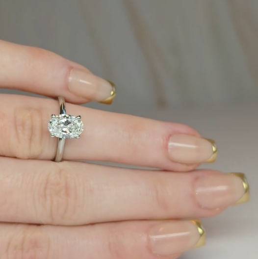 Noémie Solitaire Oval Cut With Diamond Engagement Ring