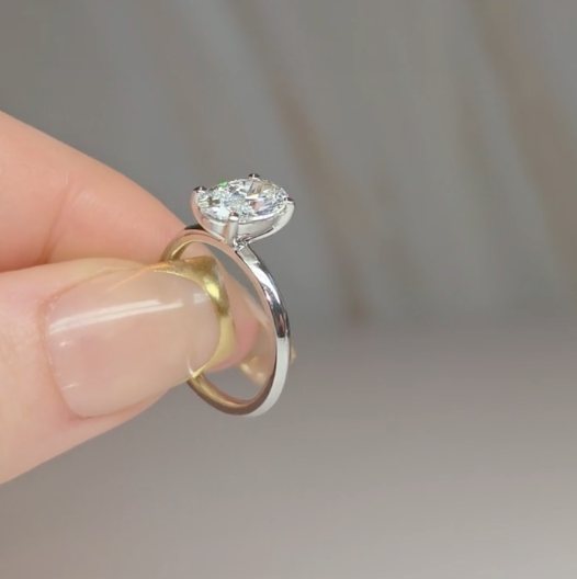 Noémie Solitaire Oval Cut With Diamond Engagement Ring